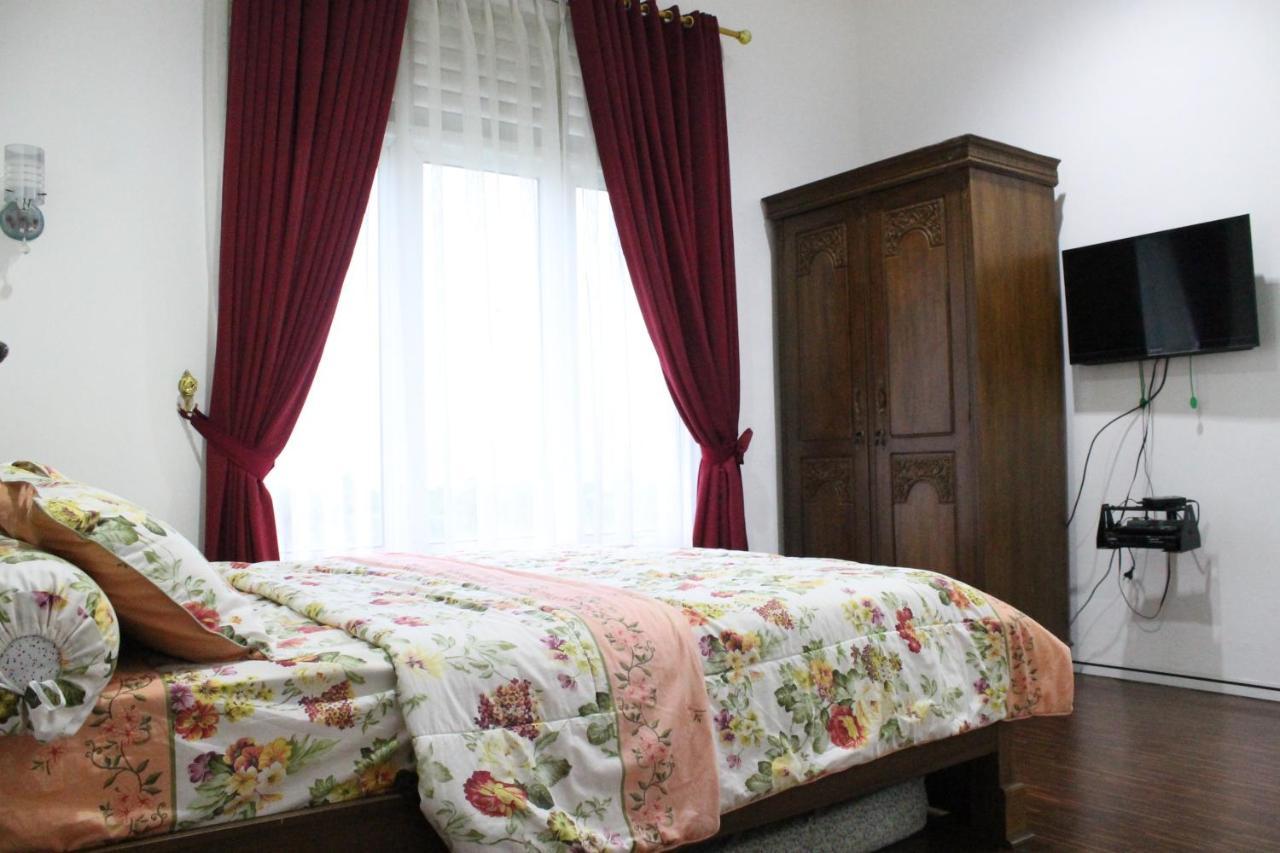 Villa Bukit Berkat Bogor Exteriör bild