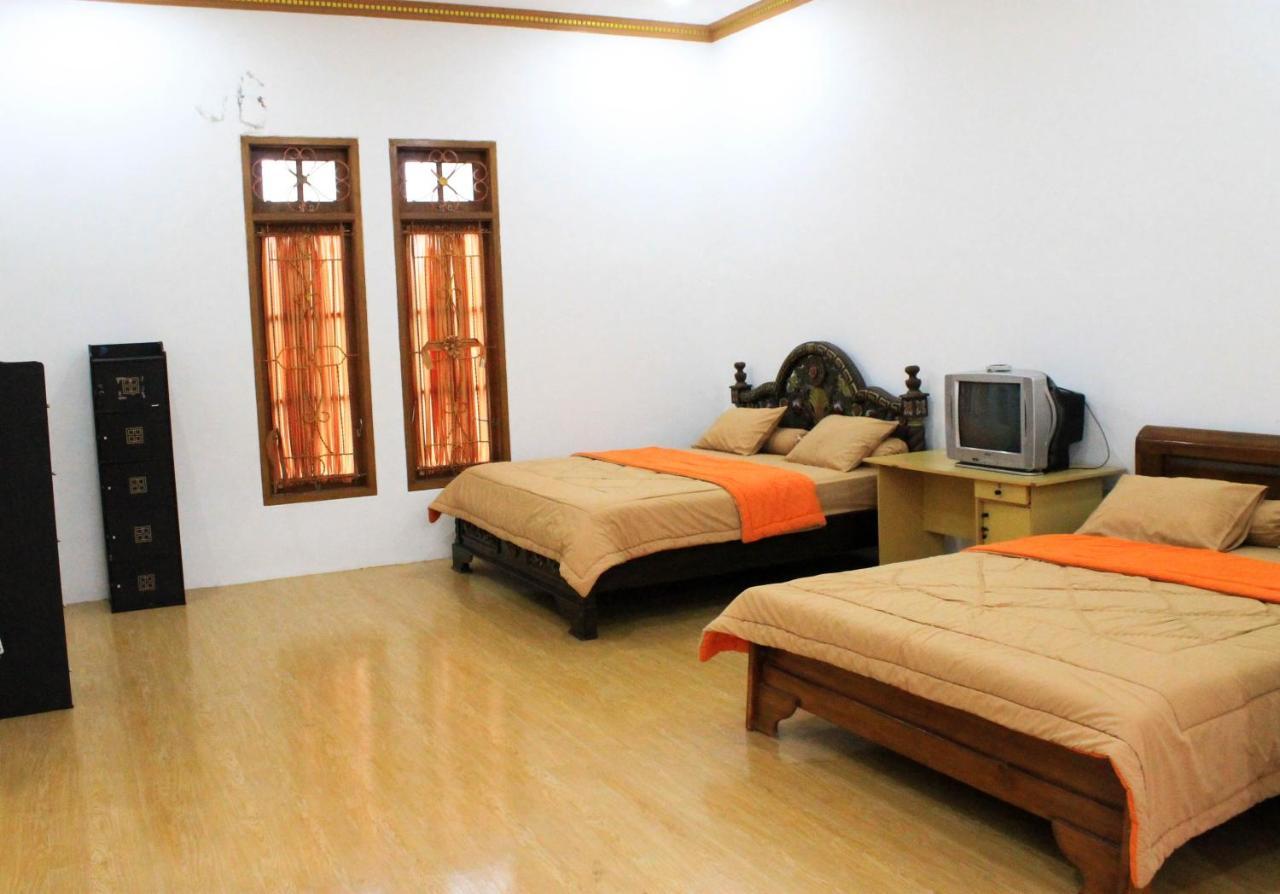 Villa Bukit Berkat Bogor Exteriör bild