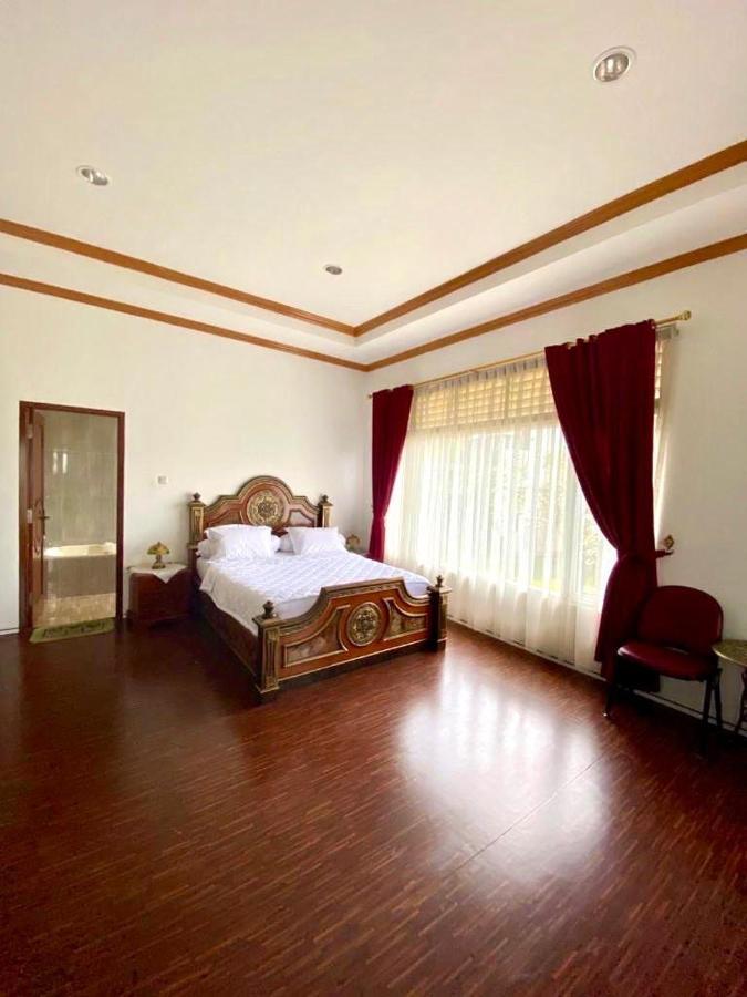 Villa Bukit Berkat Bogor Exteriör bild