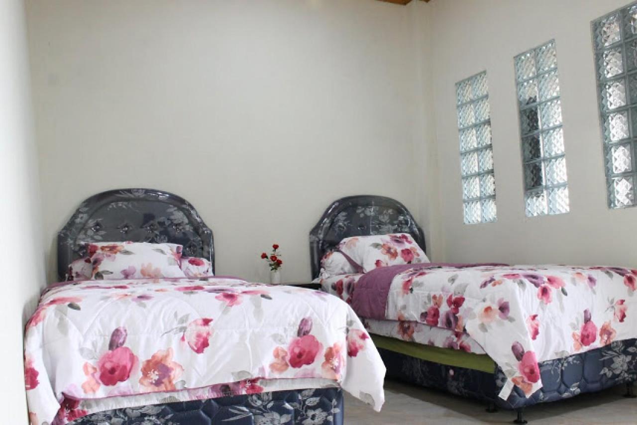 Villa Bukit Berkat Bogor Exteriör bild