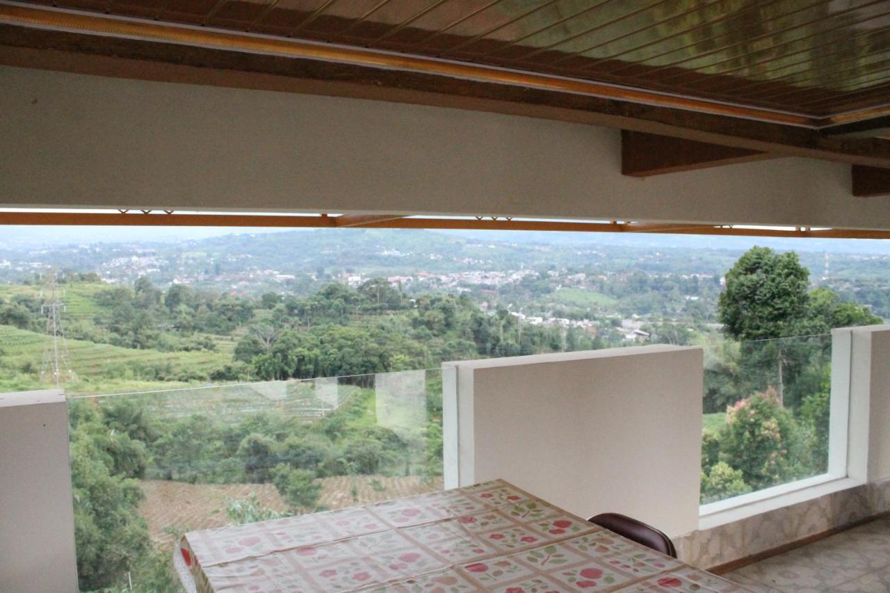 Villa Bukit Berkat Bogor Exteriör bild