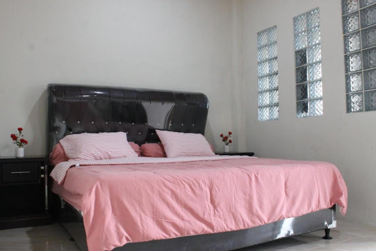 Villa Bukit Berkat Bogor Exteriör bild