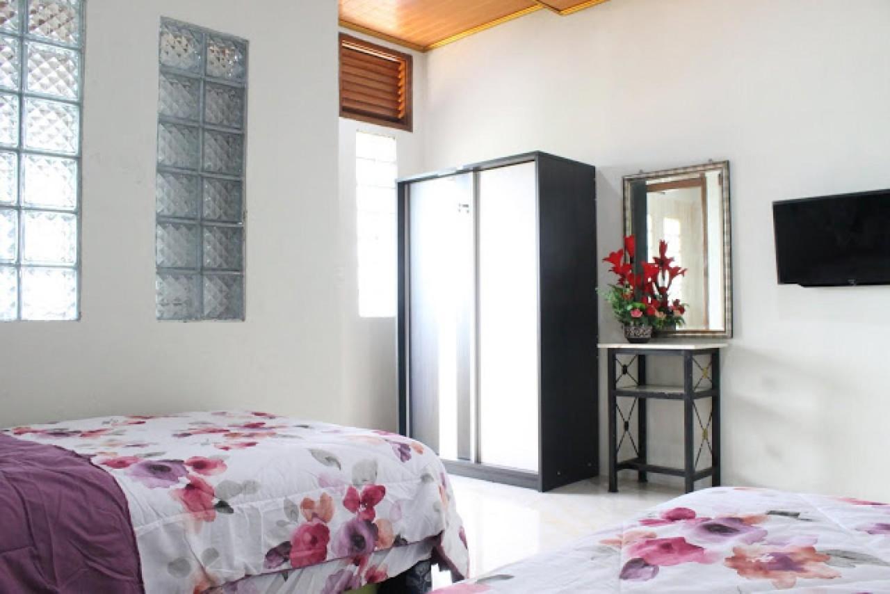 Villa Bukit Berkat Bogor Exteriör bild