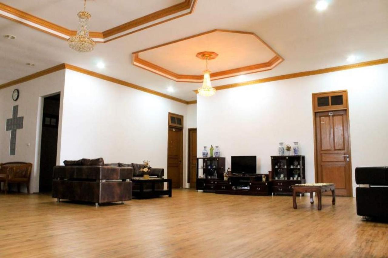 Villa Bukit Berkat Bogor Exteriör bild